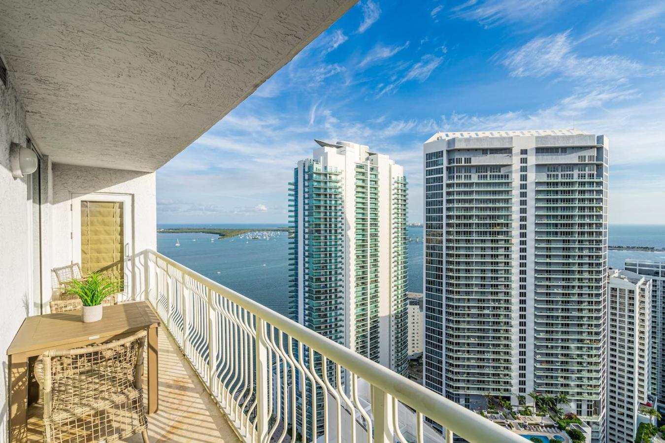 Spacious 2 Bed Unit In Brickell With Free Parking Miami Exterior photo